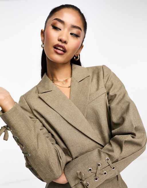 Miss Selfridge - Elegante cropped blazer met figuurnaden in khaki met fleck-textuur, 3 van 4