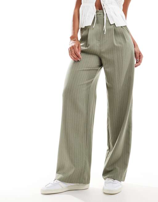 Miss Selfridge – Elegante Hose in Khaki mit weitem Bein und Nadelstreifen