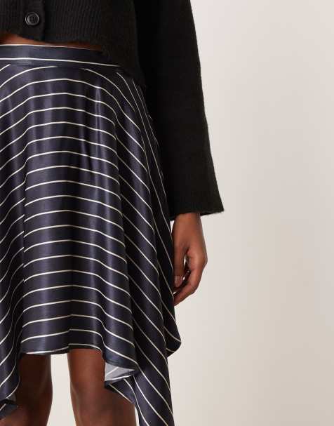 Miss Selfridge - Elegante midi rok van satijn met asymmetrische zoom in marineblauw krijtstreep - view 1