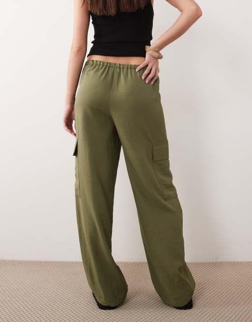 Miss Selfridge - Elegante soepelvallende cargobroek in kaki, 2 van 5