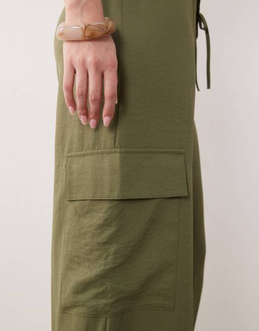 Miss Selfridge - Elegante soepelvallende cargobroek in kaki, 3 van 5