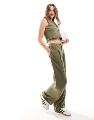 Miss Selfridge - Elegante, weit geschnittene Hose aus Leinenmix in Khaki-Grün