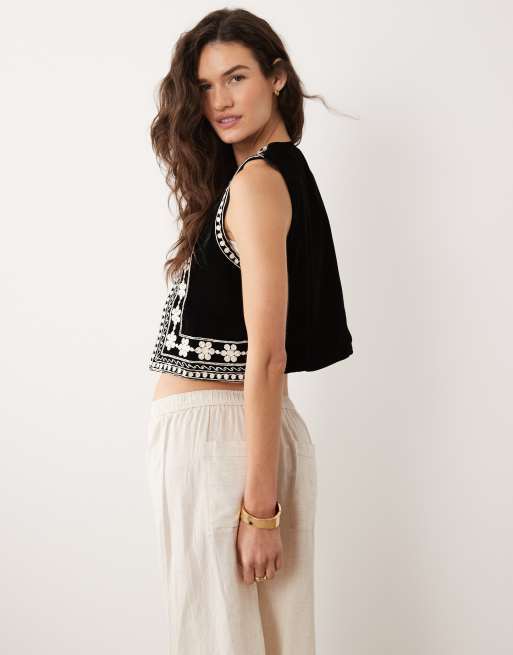Miss Selfridge embroidered velvet waistcoat in black, 3 of 4