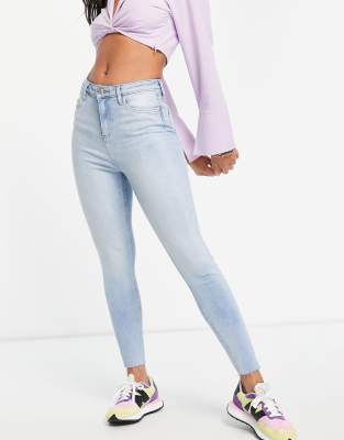 Miss Selfridge - Emily - Eng geschnittene Jeans in verblichenem Blau mit hohem Bund