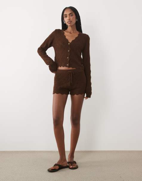 Miss Selfridge - Ensemble gilet à col V et short en maille crochetée - Marron chocolat - view 1