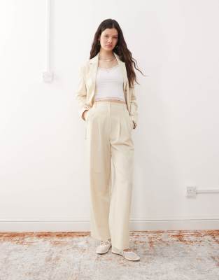 Miss Selfridge - Essential - Hose in Buttermilchgelb mit weitem Bein-Neutral