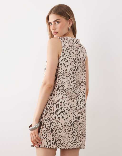 Miss Selfridge – Etuikleid aus Denim mit Knopfleiste und Leopardenmuster, 4 von 4