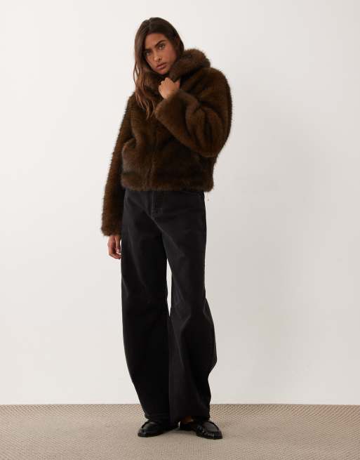 Miss Selfridge faux-fur bomberjack met capuchon in chocoladebruin, 3 van 4