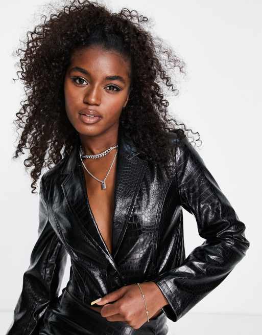 https://images.asos-media.com/products/miss-selfridge-faux-leather-croc-cropped-blazer-in-black/202219397-3?$n_640w$&wid=513&fit=constrain