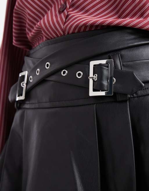 Miss Selfridge faux leather pleated kilt with buckle in black, 4 of 5