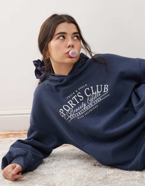 Miss Selfridge - Felpa con cappuccio blu navy oversize con grafica "Sports Club" - view 1