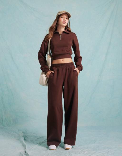 Miss Selfridge Felpa corta color cioccolato con zip corta in coordinato ASOS
