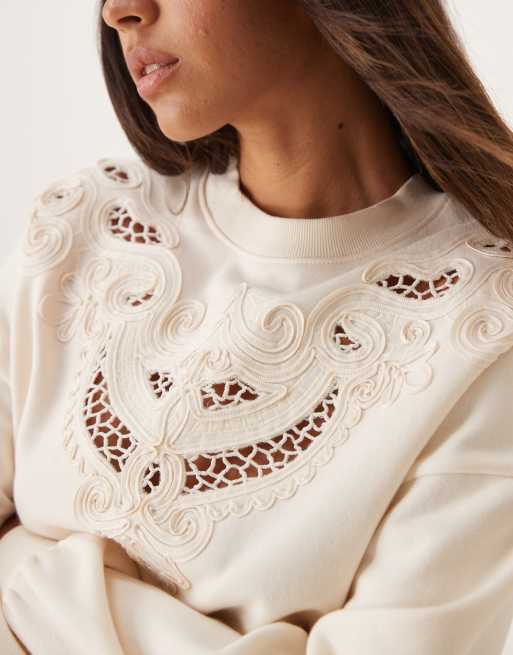 Miss Selfridge - Felpa écru con dettagli cut-out ricamati, 2 di 4