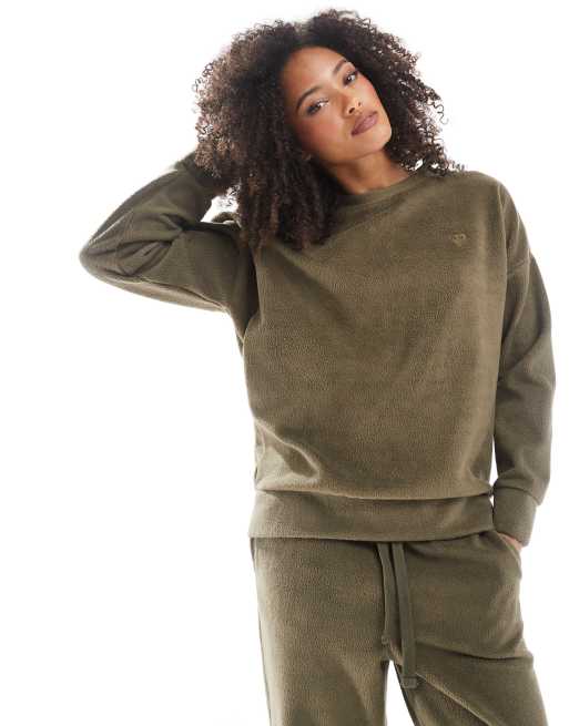 Miss Selfridge - Felpa in pile kaki foderata con cuore ricamato