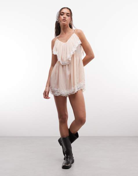 Miss Selfridge – Festival – Babyrosa playsuit i chiffong och spets - view 1