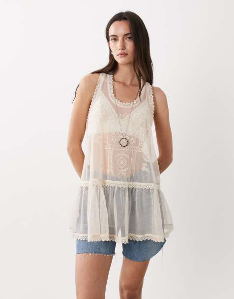 Miss Selfridge – Festival – Besticktes Camisole-Oberteil aus Netzstoff in Ecru - view 1