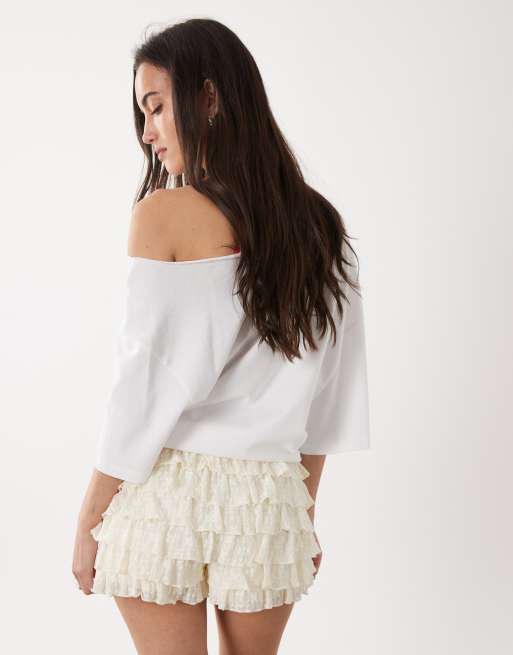 Miss Selfridge festival ruffle lace micro shorts in cream, 4 of 5