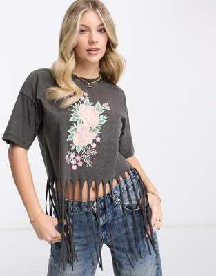 Miss Selfridge - Festival-T-Shirt in Grau mit Acid-Waschung, Rosenstickerei und Fransensaum