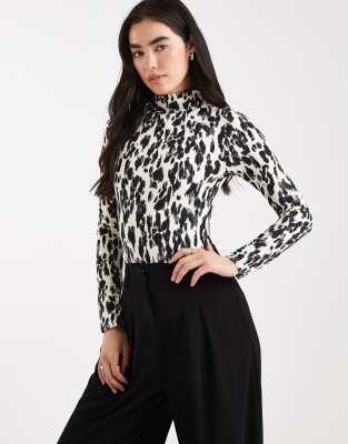 Miss Selfridge - Figurbetonter Body mit Stehkragen und Animalprint-Bunt