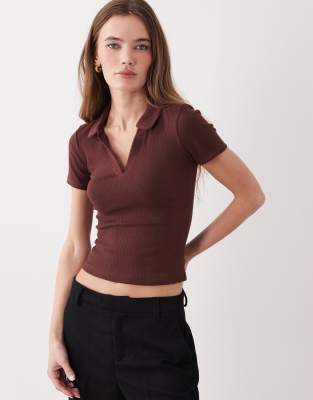 Figurbetontes, geripptes Oberteil in Schokobraun mit Polokragen und Picot-Naht-Brown Brown 42