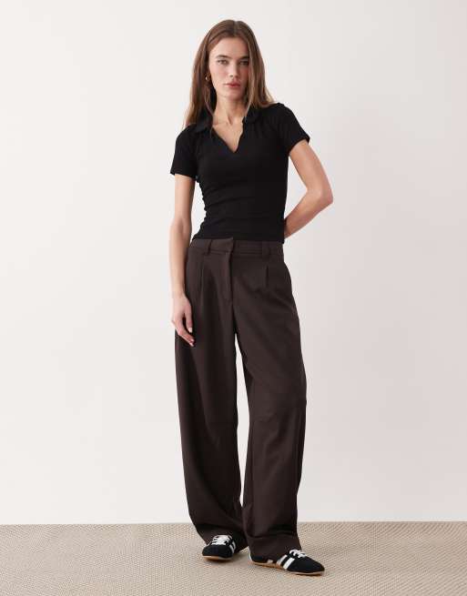 Miss Selfridge – Figurbetontes, geripptes Polo-Oberteil in Schwarz mit Picot-Naht, 3 von 4