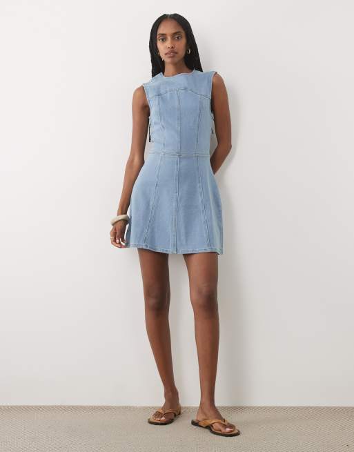 Miss Selfridge figurbetontes Jeans-Minikleid in mittlerer Waschung, 2 von 4