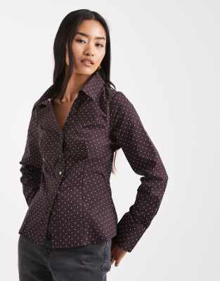 Miss Selfridge - Figurbetontes Popeline-Hemd in Schokobraun mit Polka Dots-Bunt