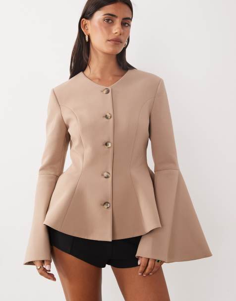 Miss Selfridge figursydd kavaj med peplum och utsvängda ärmar - view 1