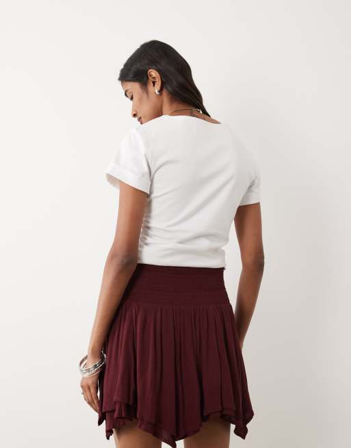 Miss Selfridge – Fikonfärgad minikjol med smockad midja och ojämn fåll, 3 av 5