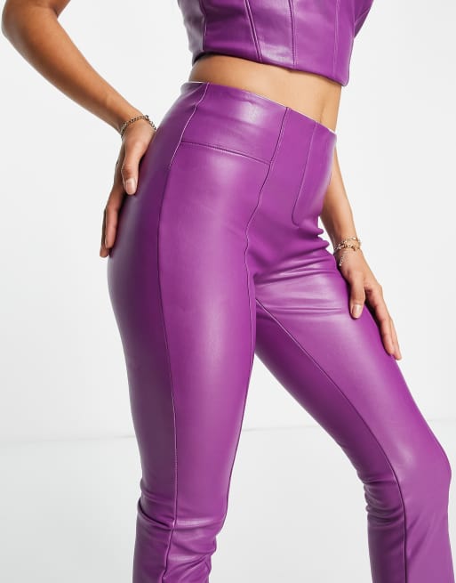 Miss Selfridge – Fioletowe spodnie dzwony z imitacji skóry, 3 z 4