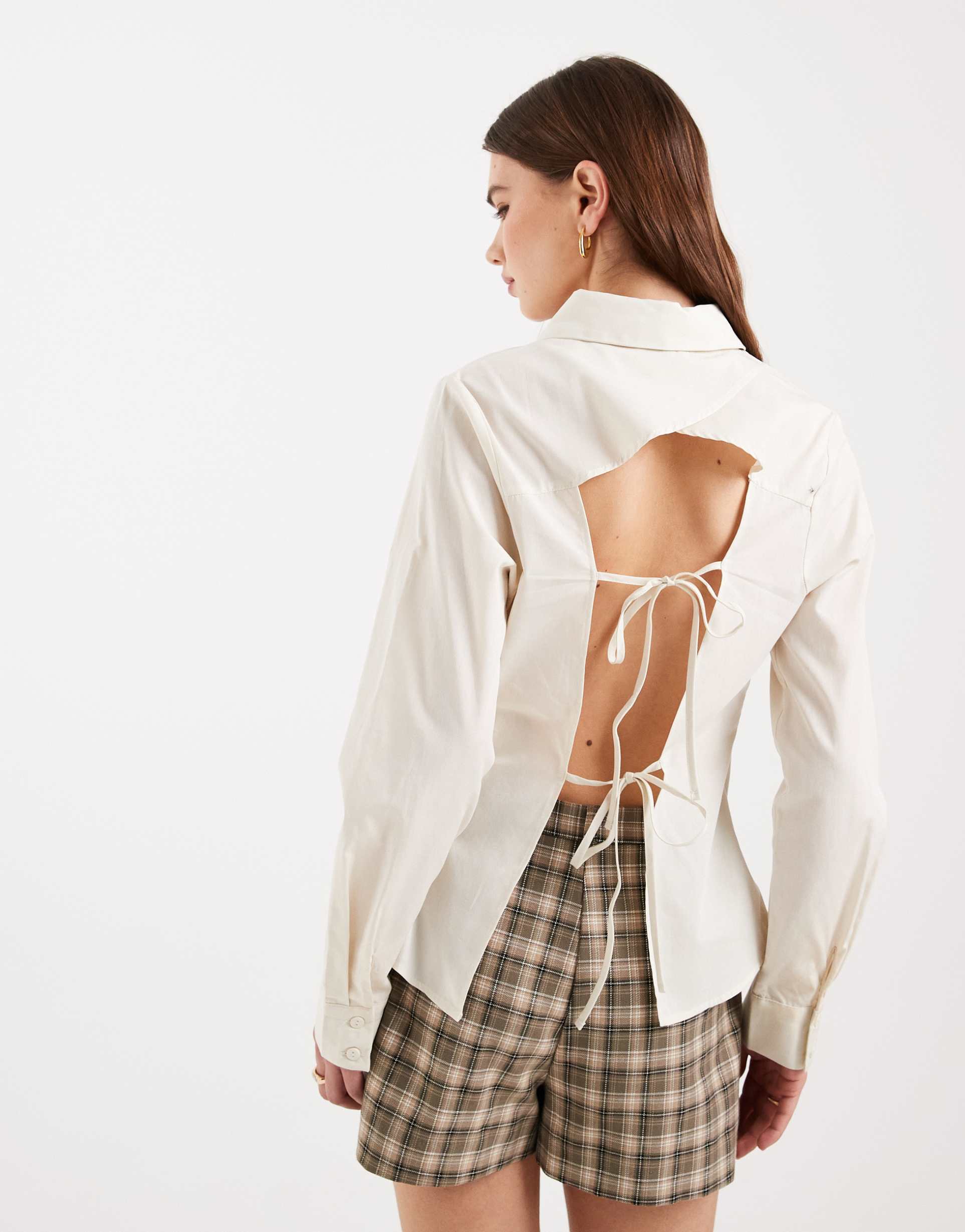 miss selfridge fitted shirt with cut out back in ecru