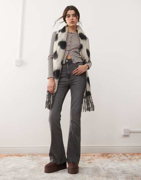 Miss Selfridge - Flared jeans met hartvormige zak in zwarte wassing - view 1