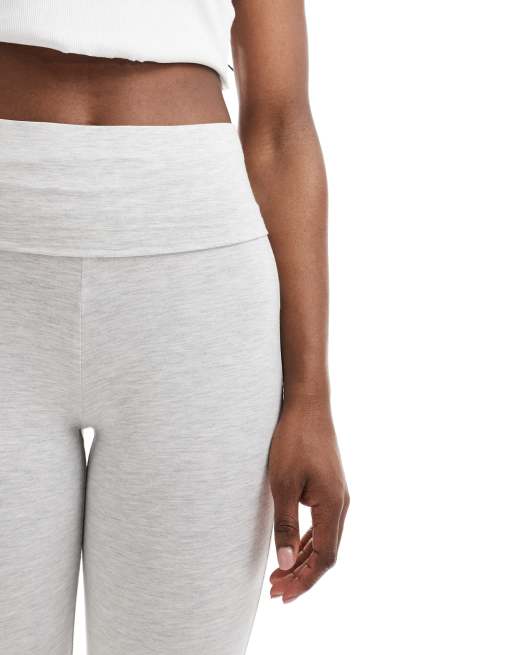 Miss Selfridge - Flared legging met lage taille en omgeslagen tailleband in gemêleerd grijs, 2 van 5