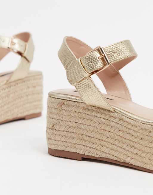 Miss Selfridge flatform sandals in gold ASOS