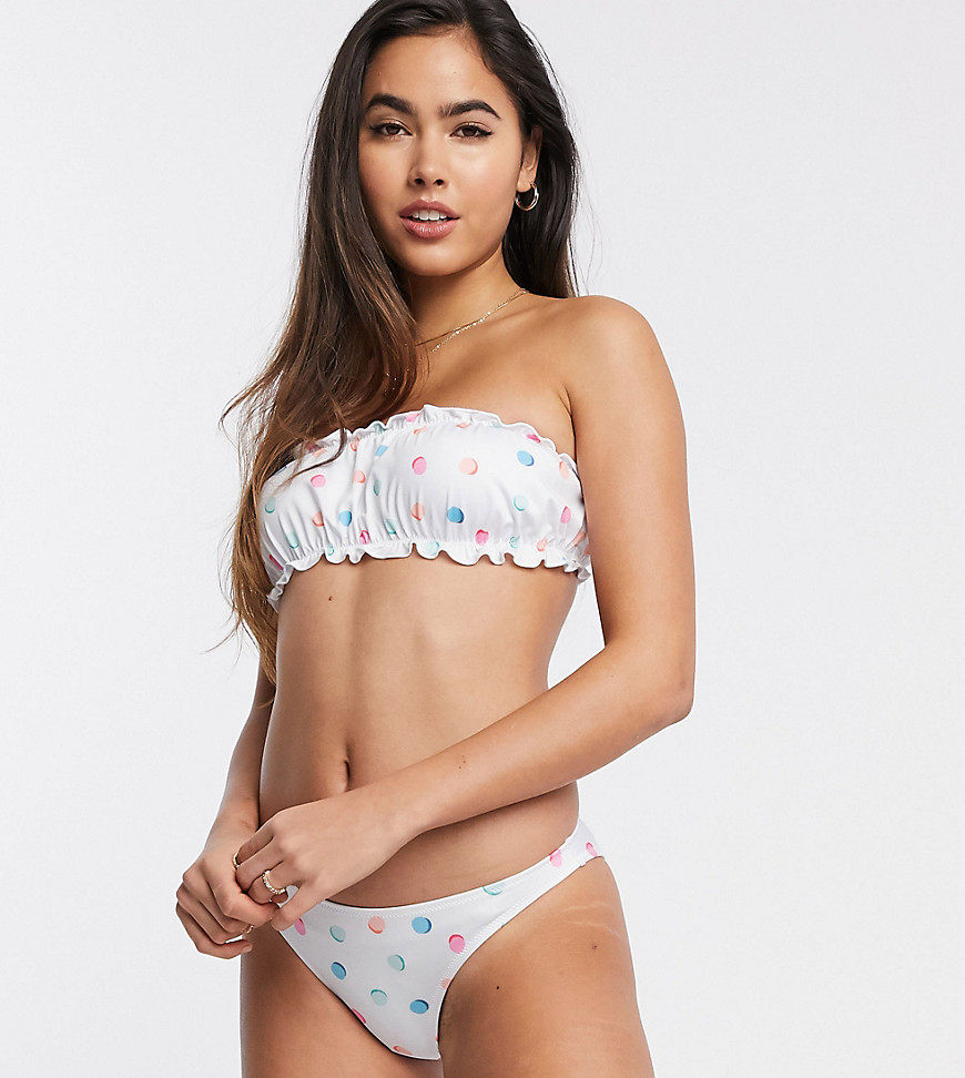 Miss Selfridge – Flerfärgad prickig bikiniöverdel i bandeau-modell med volang