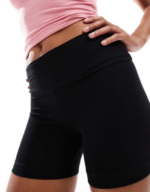 Miss Selfridge fold over shorts in black, 4 of 5