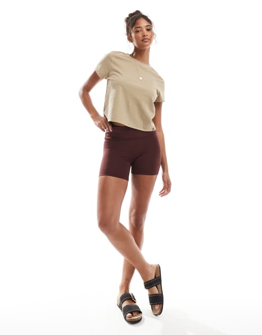 Miss Selfridge fold over shorts in chocolate, 2 of 5