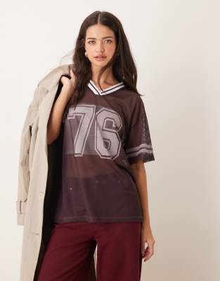 Miss Selfridge - Football-Shirt in Burgunderrot-Brown