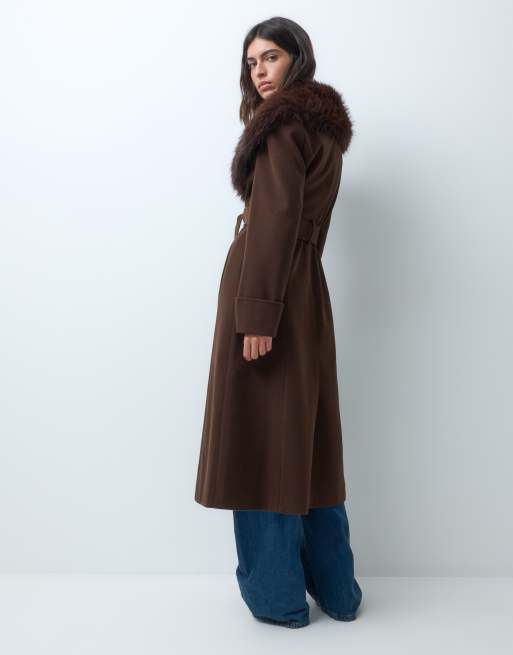 Miss Selfridge formal wrap coat with fur collar in chocolate, 4 of 5