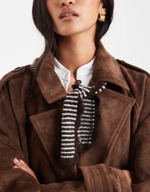 Miss Selfridge - Foulard triangle en maille de laine à rayures - Chocolat et crème, 3 de 3