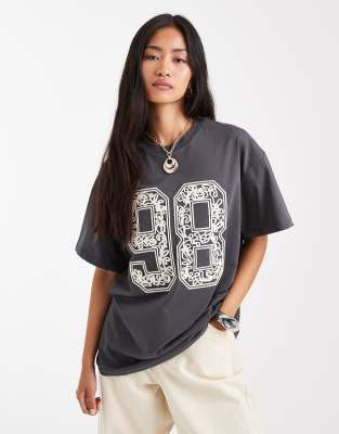 Miss Selfridge - Fußball-T-Shirt mit Stickerei-Grün