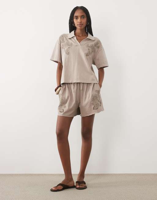 Miss Selfridge geborduurde poloshirt co-ord in bruin, 2 van 4