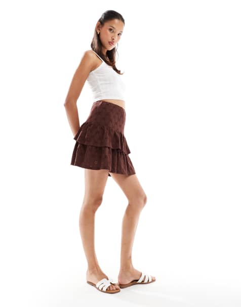 Miss Selfridge - Geborduurde skort met ruches in chocoladebruin - view 1