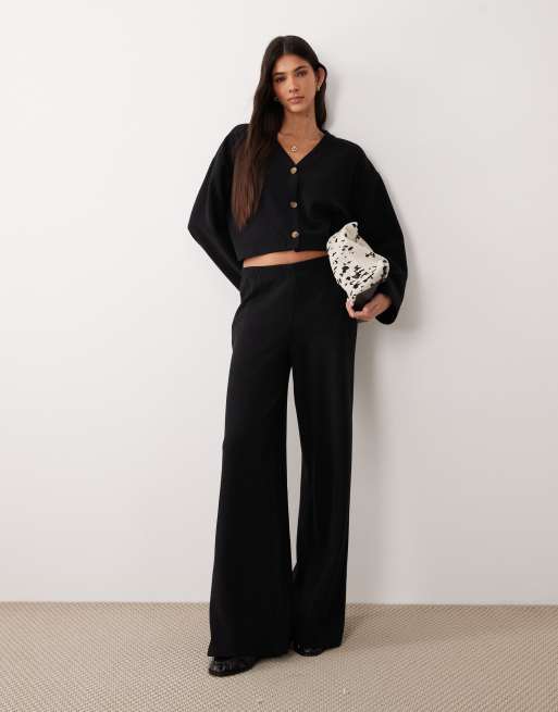 Miss Selfridge - Geborsteld geribbeld vest met V-hals in zwart, 2 van 4
