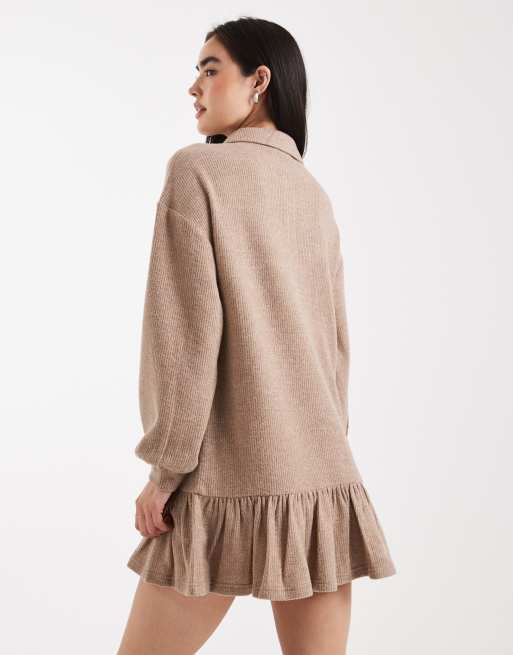 Miss Selfridge - Geborstelde geribbelde sweaterjurk met kraagdetail in lichtbruin, 4 van 4