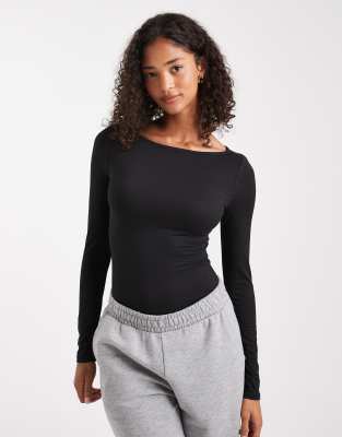 Miss Selfridge - Geformter Body in Schwarz mit U-Boot-Ausschnitt
