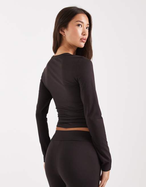 Miss Selfridge – Geformtes, langärmliges T-Shirt in Schokobraun, 4 von 4