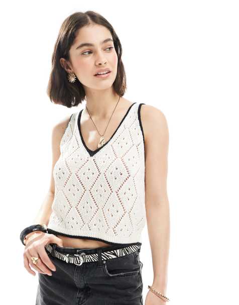 Miss Selfridge - Gehaakt hemdje met contrasterende rand in crème - view 1