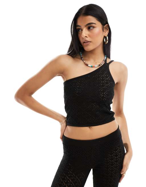 Miss Selfridge - Gehaakte camitop met blote schouder in zwart, deel van co-ord set