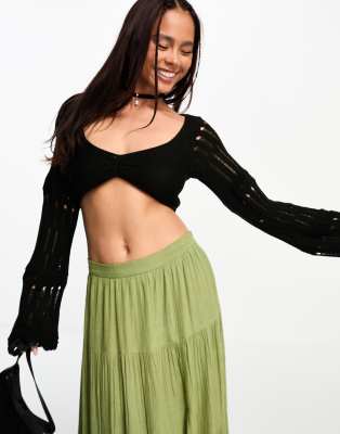 Miss Selfridge - Gehaakte gebreide crop top met lange mouwen en open achterkant in zwart